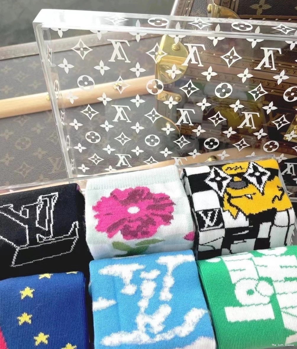 BOX CUSTOM WITH SOCKS LV 0813